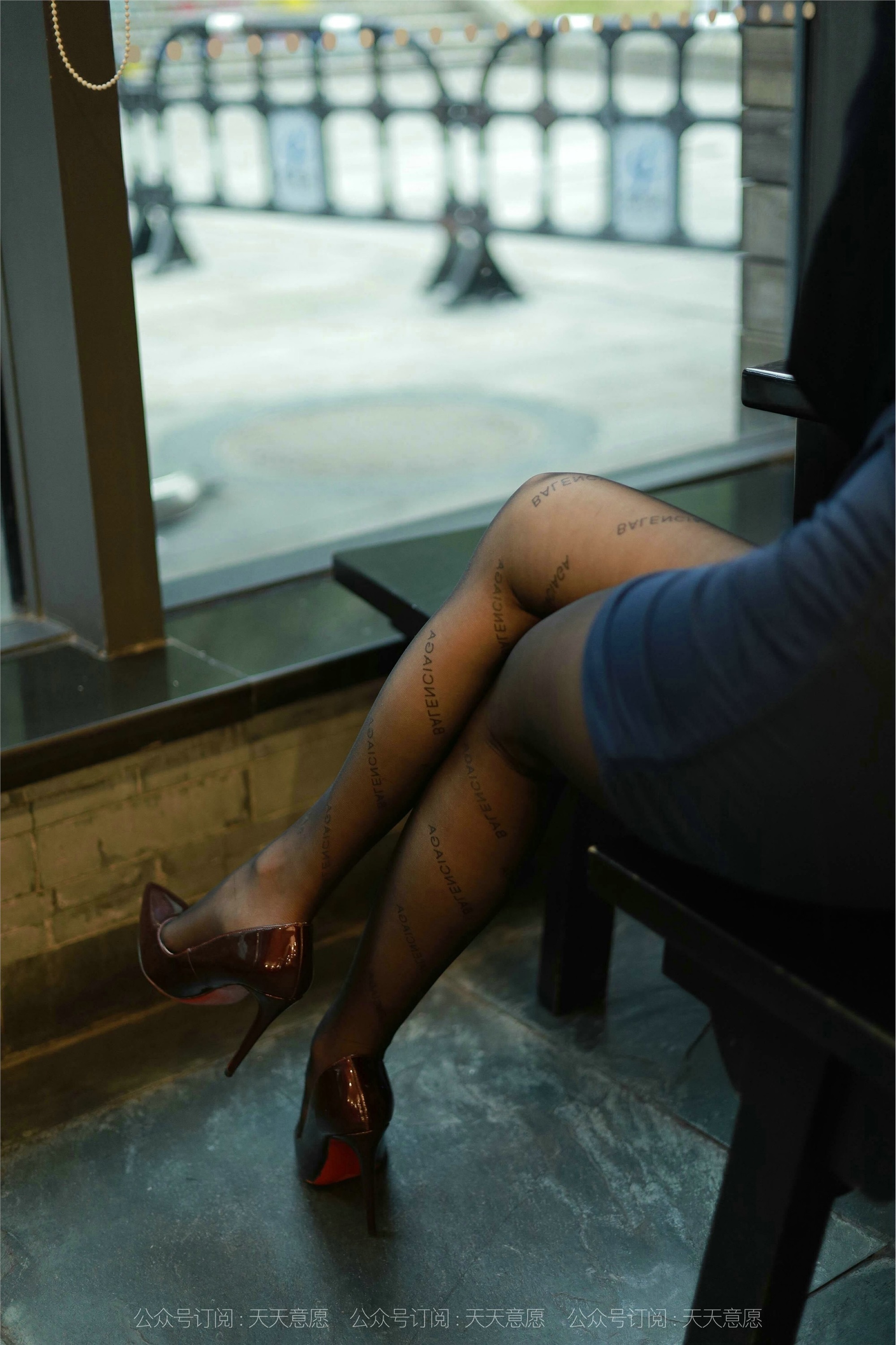 IESS异思趣向  2021.10.16 丝享家949：婉苹《OL姓感包臀裙》